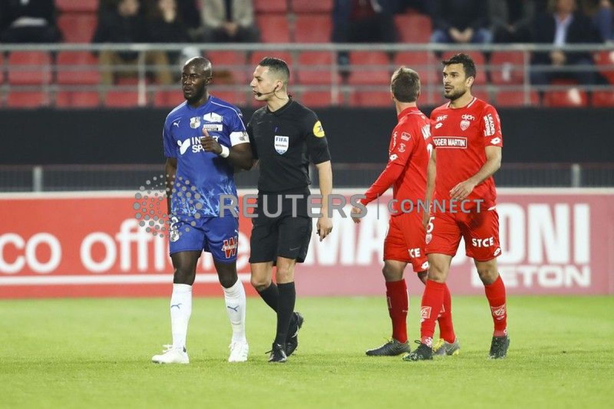 Aksi rasisme, laga Dijon versus Amiens dihentikan