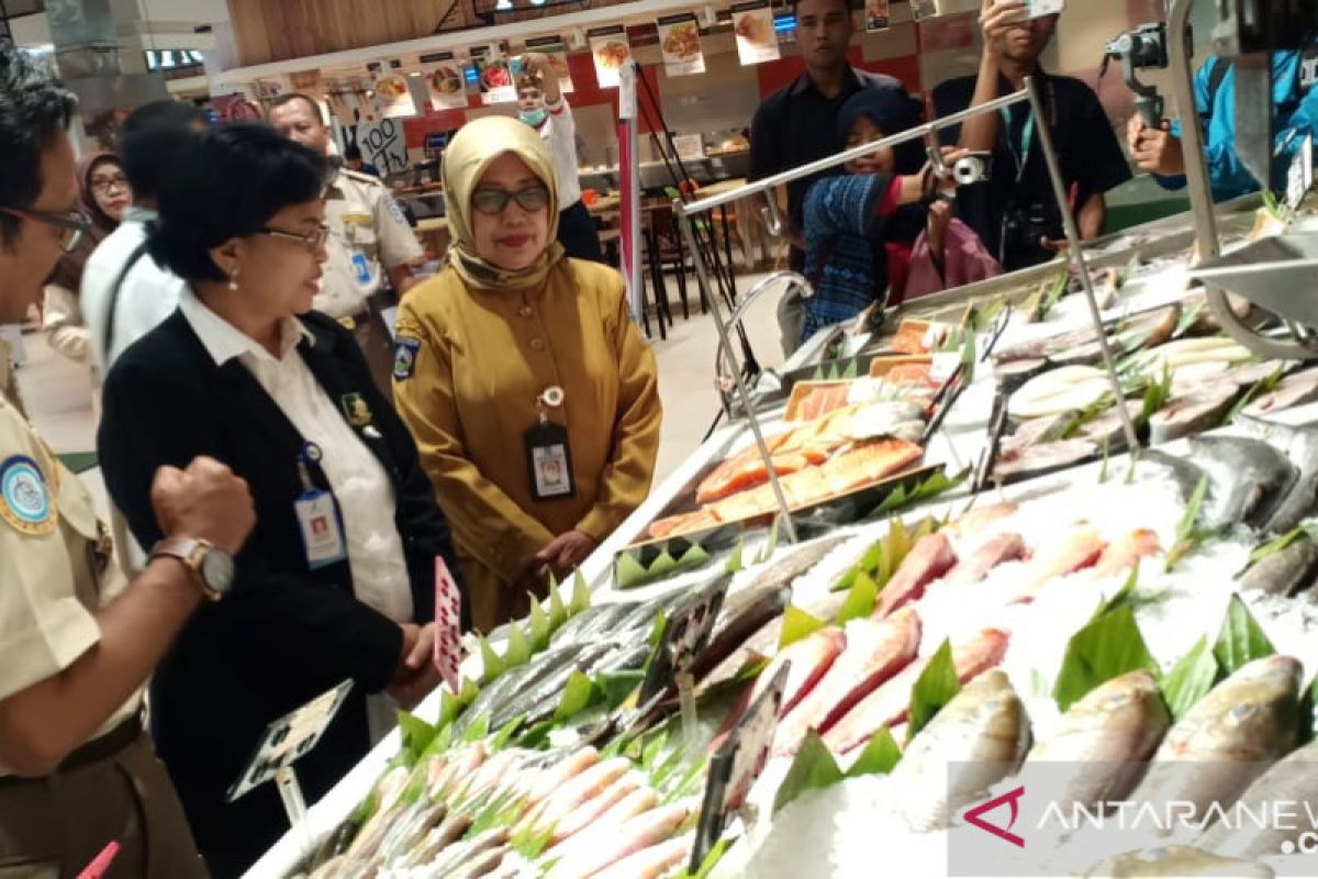 BKIPM Mataram memastikan ikan di pasar modern aman