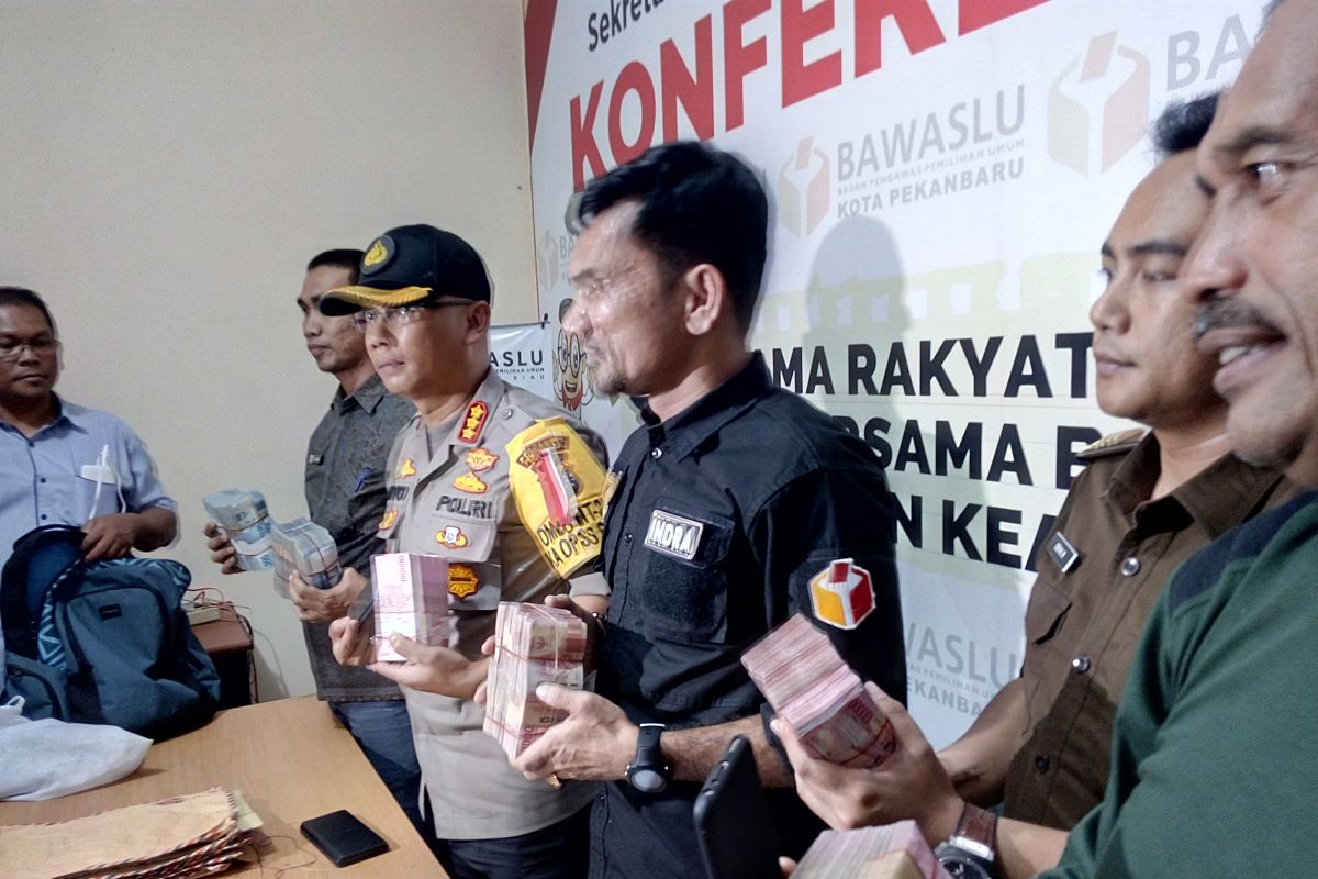 Caleg Gerindra Riau diduga politik uang tertangkap dengan uang Rp506 juta