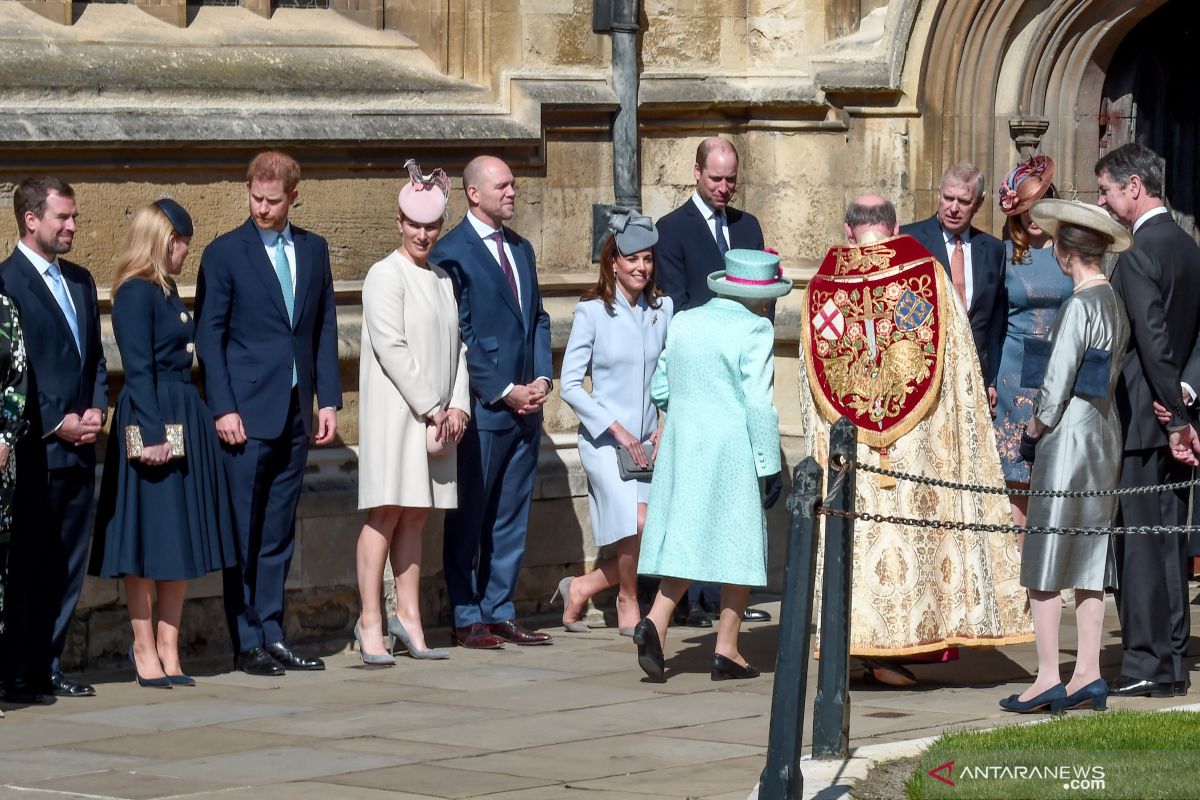 Keluarga kerajaan Inggris terluka dan kecewa dengan pengumuman Harry-Meghan