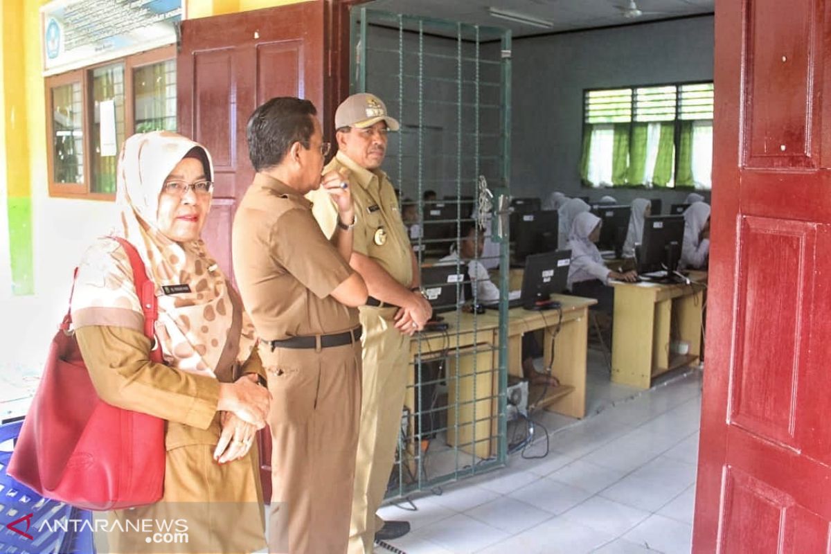 8.757 siswa-siswi SMP di Siak ikuti UNBK dan UNKP