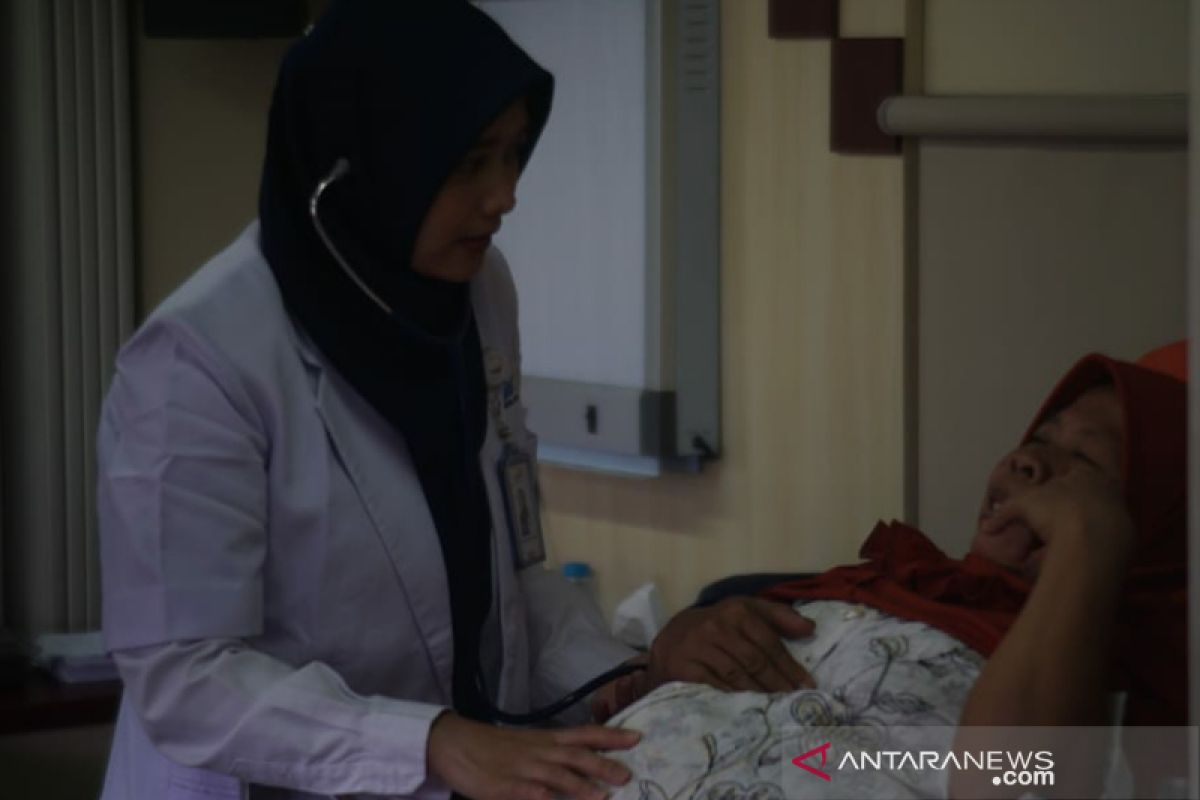 Ratusan warga berobat gratis di Rail Clinic KAI