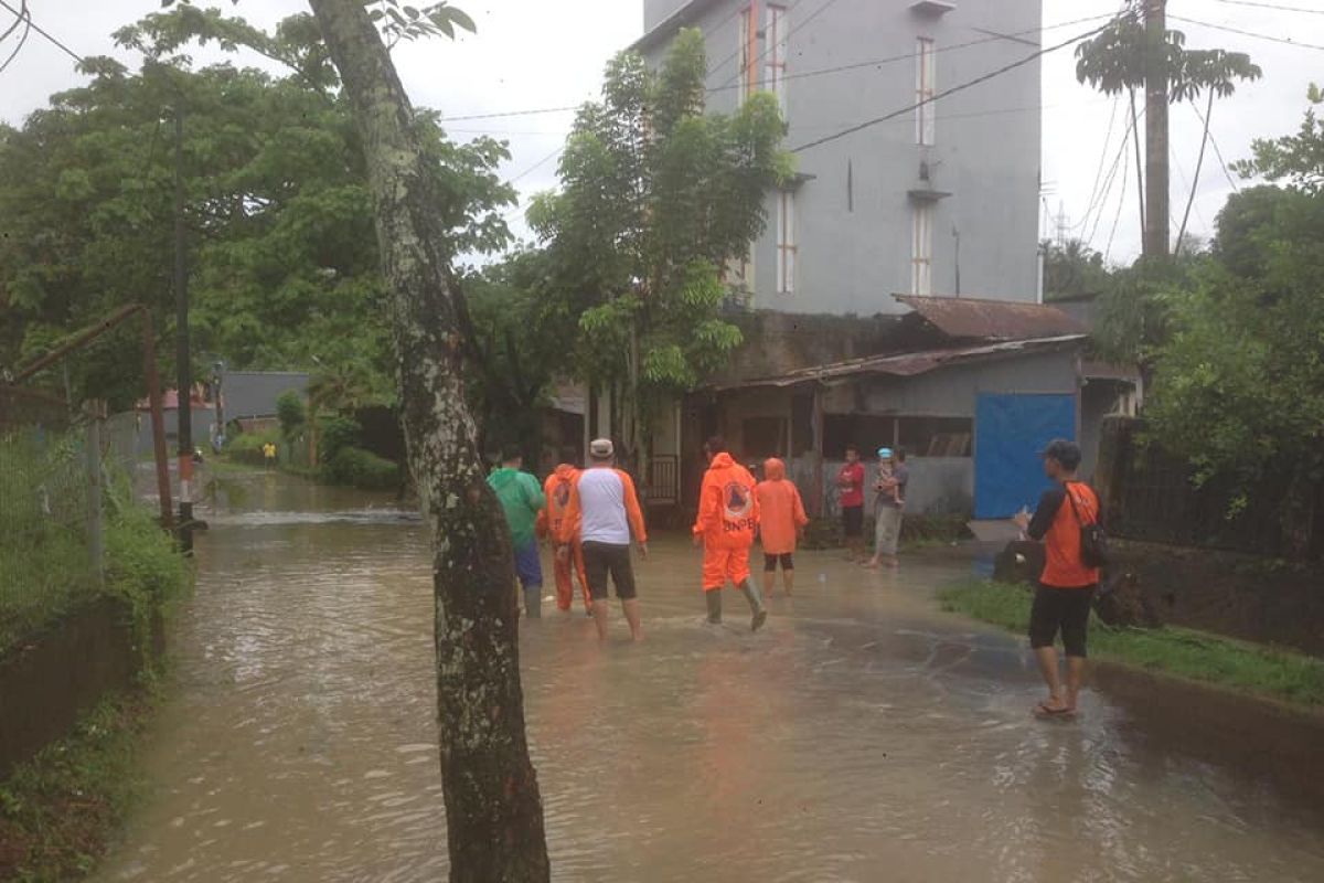 Korban bencana Manado  3.613 jiwa hingga Minggu