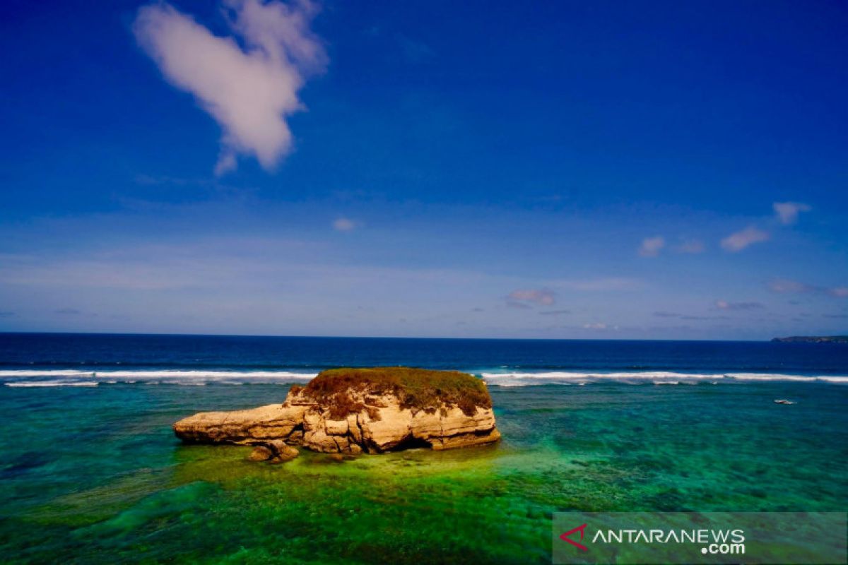 Jalan "neraka" menuju Pantai Surga