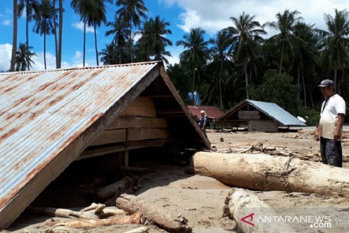 Banjir bandang Sigi, akibatkan rumah warga terkubur lumpur hingga atap