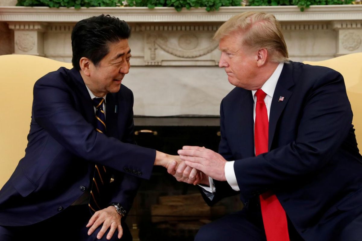 Donald Trump desak PM Jepang bangun lebih banyak kendaraan di Amerika Serikat