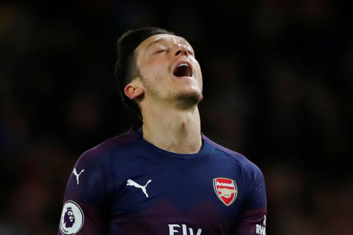 Luar biasa..!! Ozil danai operasi 1.000 anak-anak