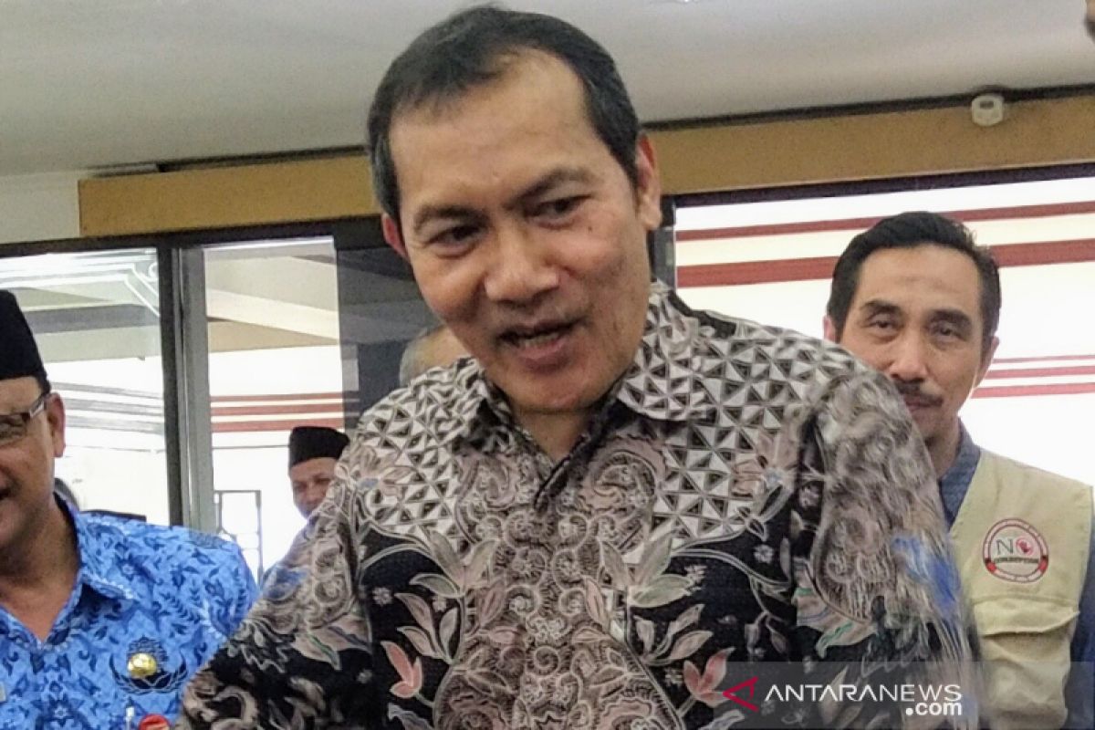 Saut Situmorang tegaskan KPK tetap solid setelah ada protes terbuka