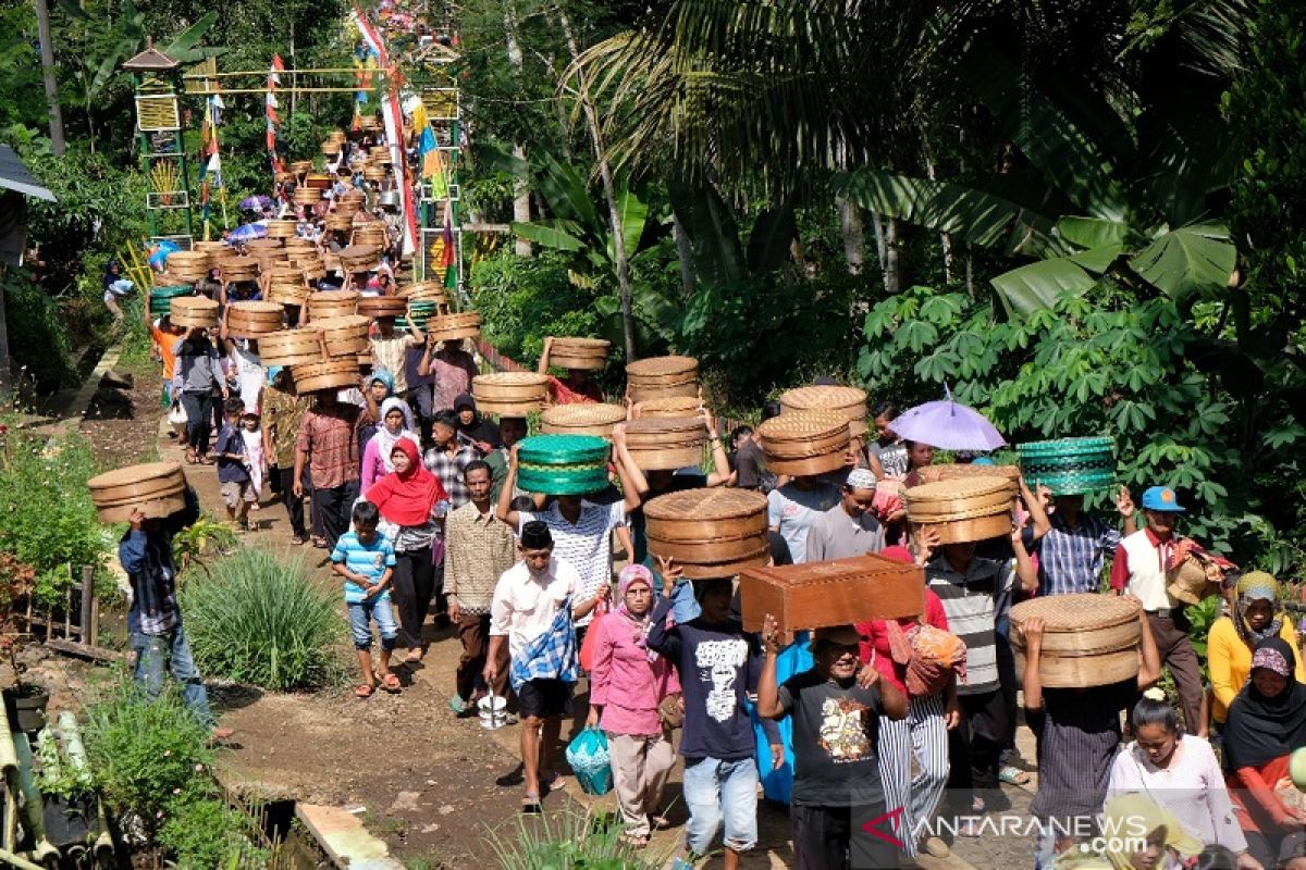 1.000 tenong meriahkan tradisi nyadran di Kembangsari Temanggung