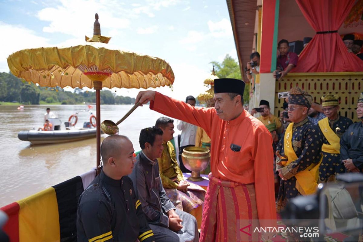 Tradisi unik  "Belimau" bukan sekadar mandi massal jelang Ramadhan