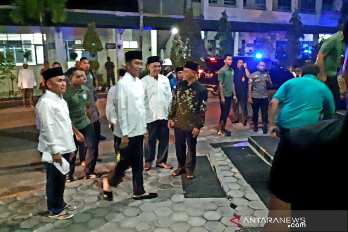 Presiden shalat tarawih di Masjid Darul Arqam Palangka Raya