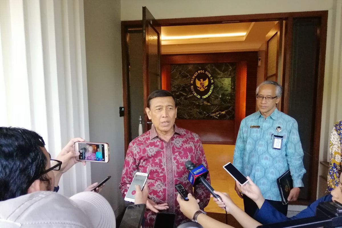 Menkopolhukam Wiranto ajak Mahfud MD dalam tim bantuan hukum