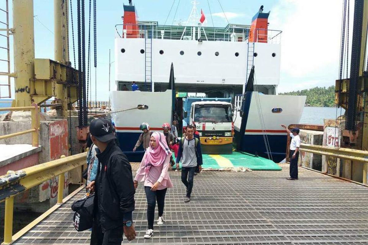 Kepala daerah wilayah kepulauan minta  program pembangunan pelabuhan