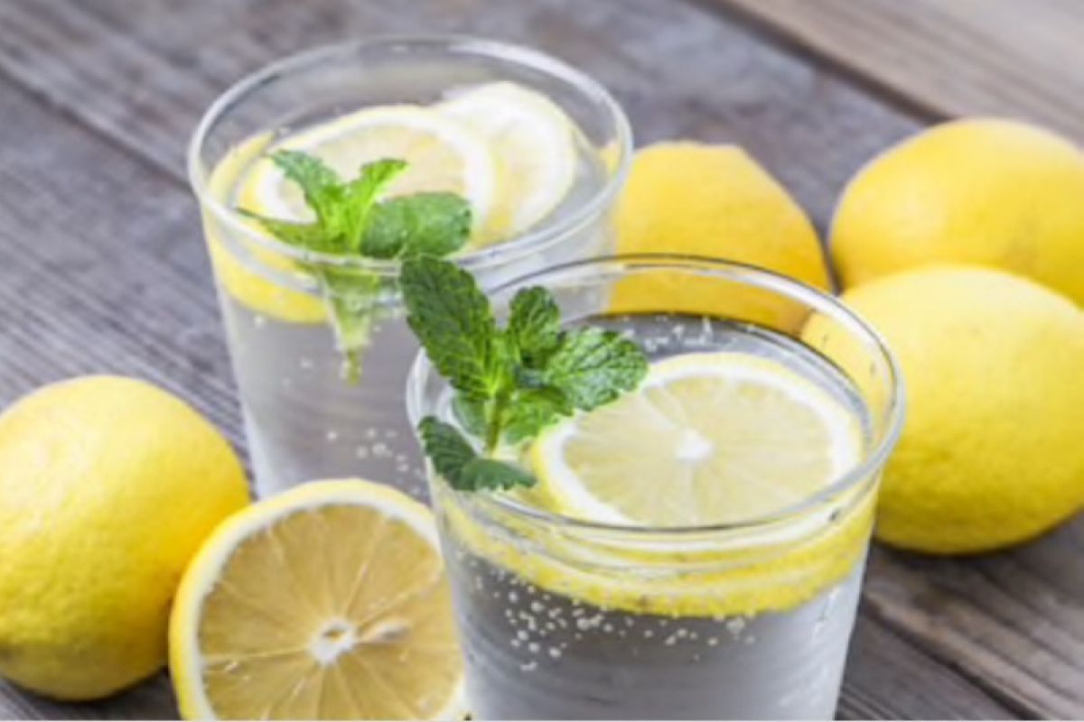 Khasiat  minum air lemon di pagi hari mencegah batu ginjal