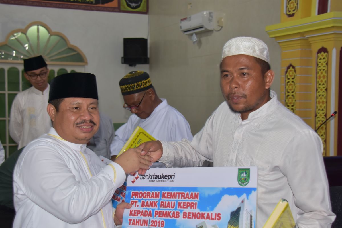 Bupati Bengkalis ajak masyarakat bayar zakat melalui Baznas