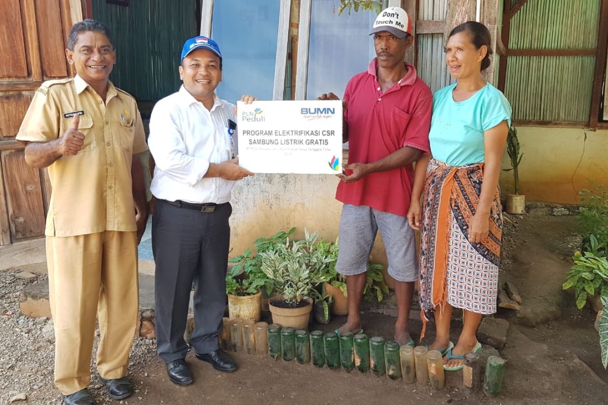 PLN NTT tuntaskan sambungan listrik gratis untuk 11.000 rumah tangga