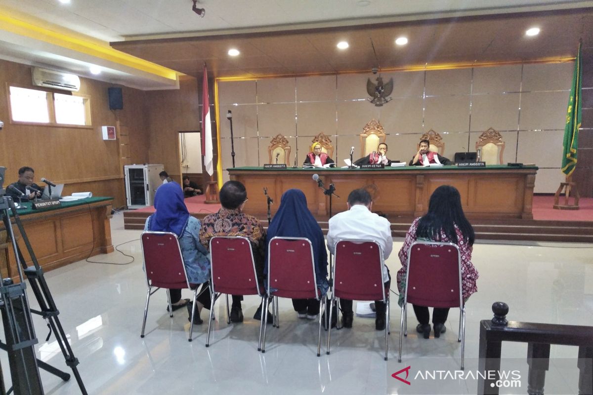 Neneng mohon hukumannya diringankan karena masih urus anak