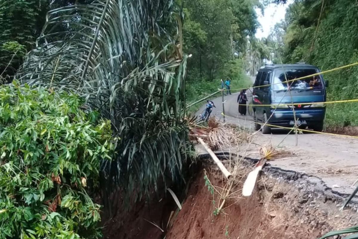 Pemkab pastikan jalan terban di Puncak Pato-Batusangkar bisa dilalui saat lebaran