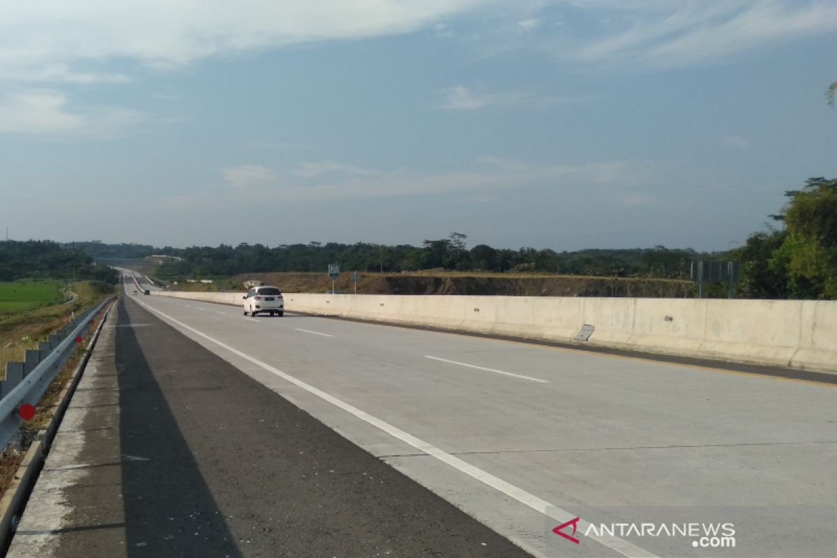 Pemudik diimbau waspadai jalur naik turun tol Semarang-Salatiga