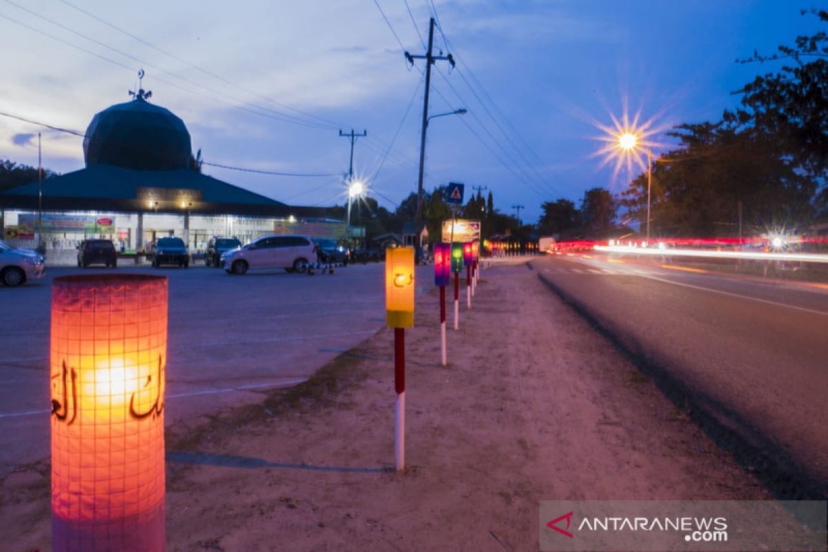 Uniknya tradisi hias masjid dengan lentera di Rumbai Pesisir Pekanbaru