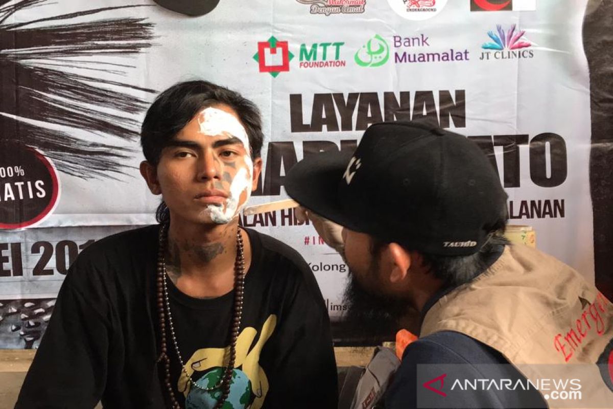 Saat anak punk hijrah dengan menghapus tato