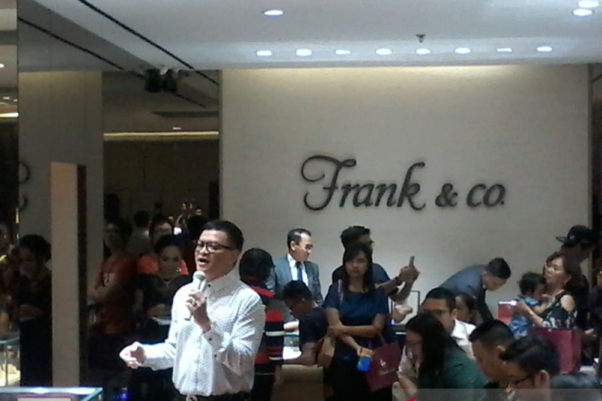 Hedi Yunus meriahkan Anniversary Day Frank& co di Manado