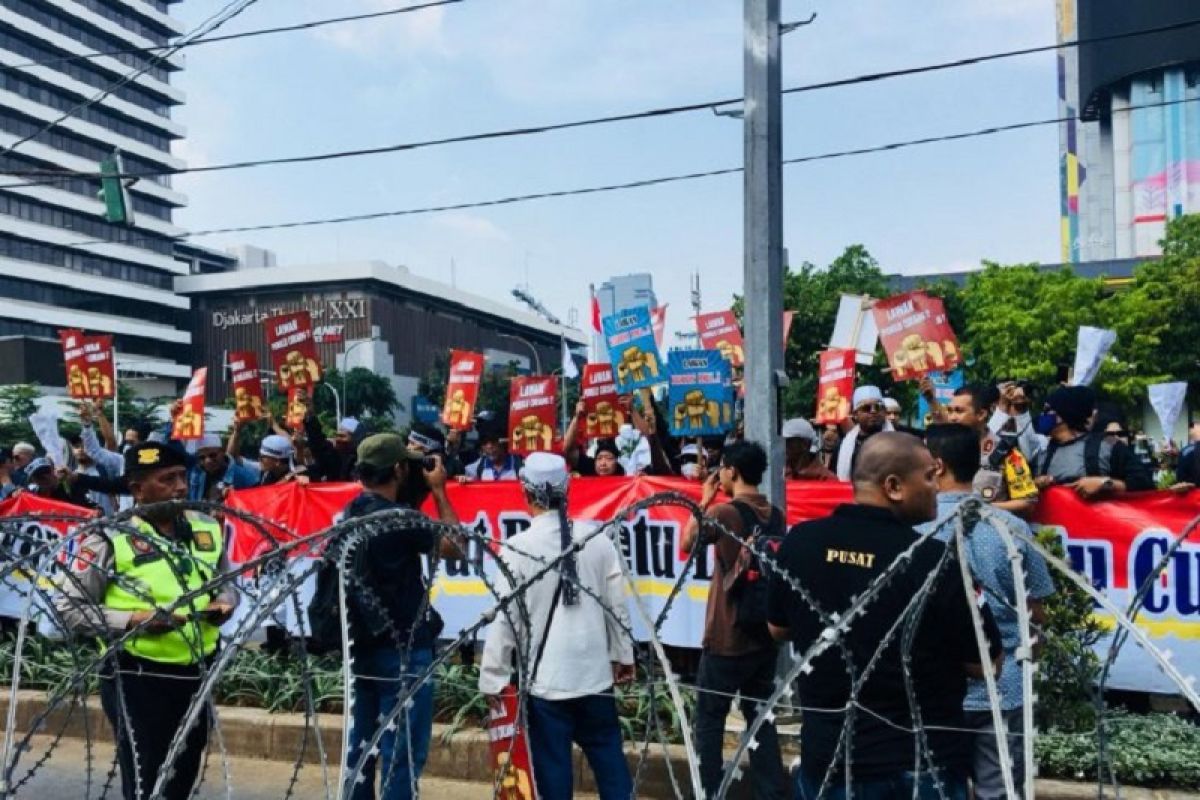 Massa mulai berdatangan di sekitar gedung Bawaslu RI