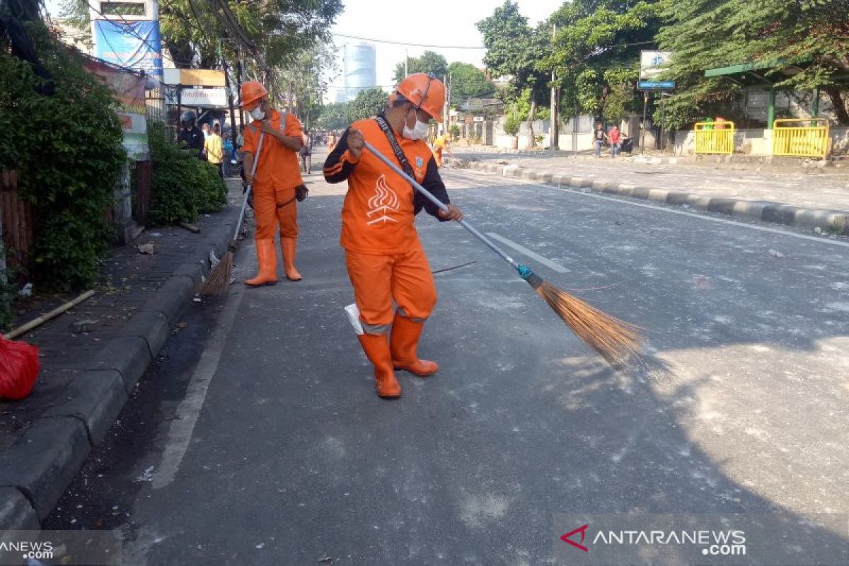 Dampak bentrok, pertokoan Pasar Tanah Abang tutup