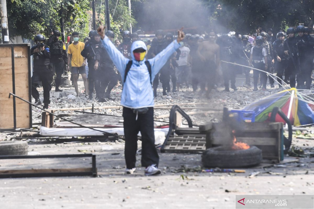 Puluhan orang diduga provokator aksi 22 Mei dibawa ke Polda Metro