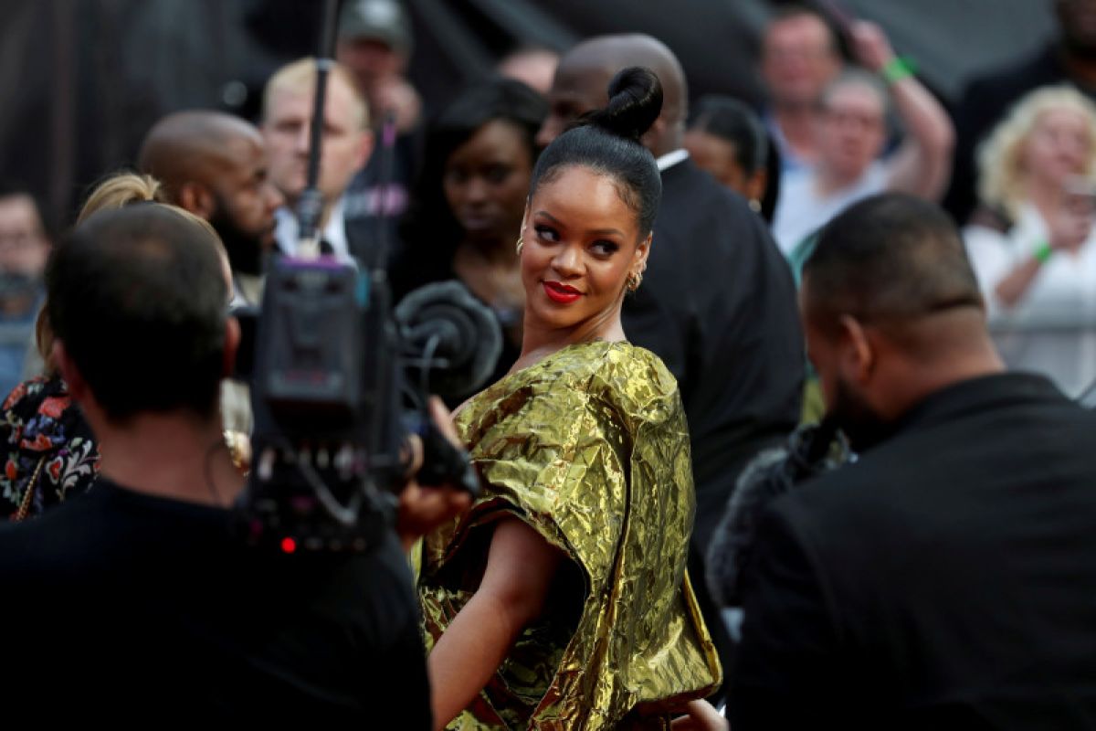 Rihanna tinggalkan AS, warganet heboh