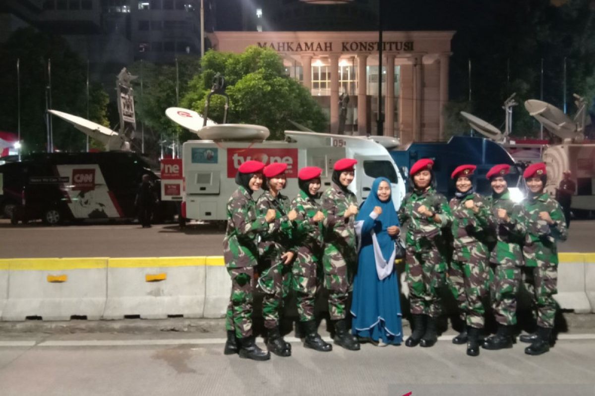 Tentara wanita perkuat pengamanan di gedung MK