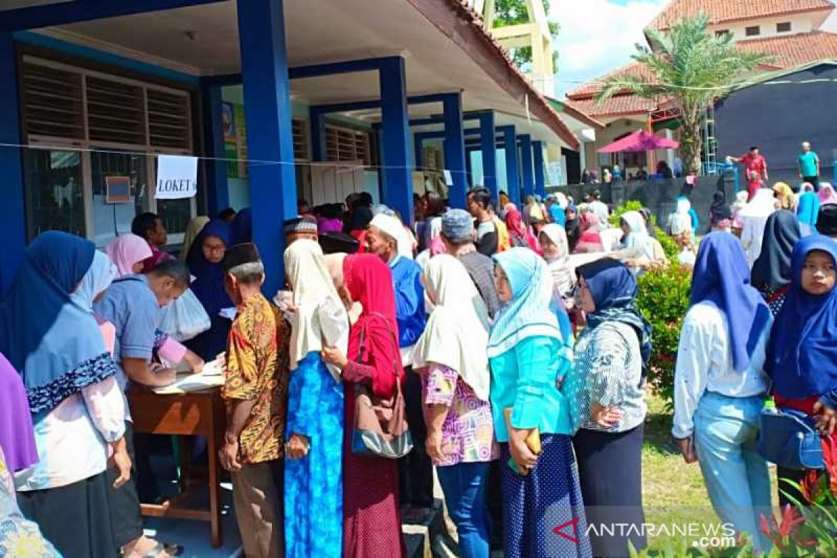 Lazismu Bandongan bagikan 2019 bingkisan untuk kaum duafa