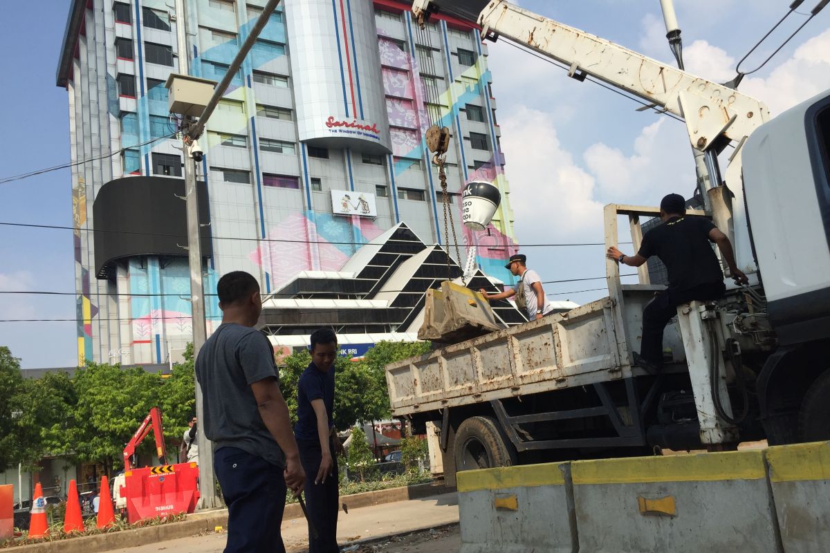 Blokade di depan Gedung Bawaslu mulai dibuka