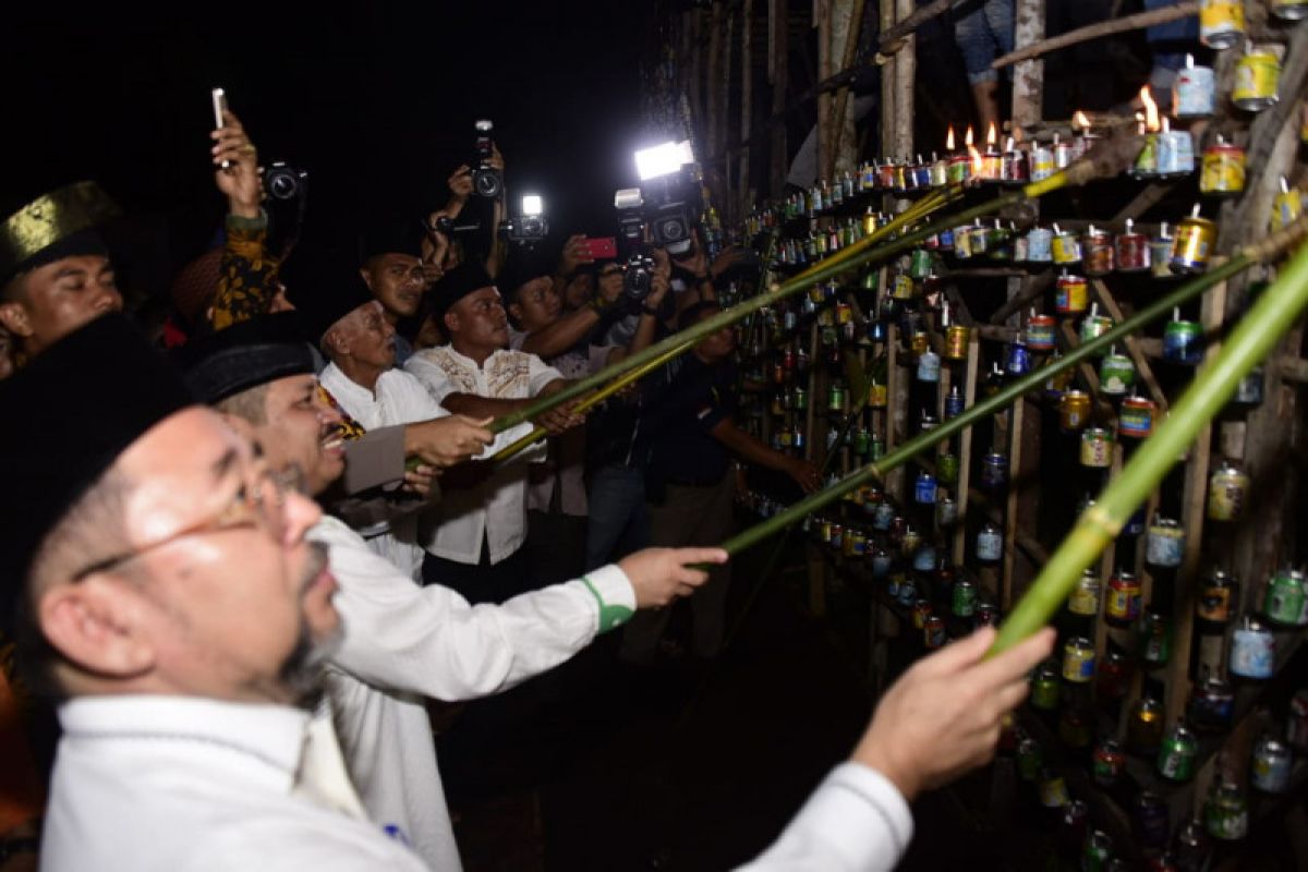 Bupati : Lampu colok warisan budaya melayu