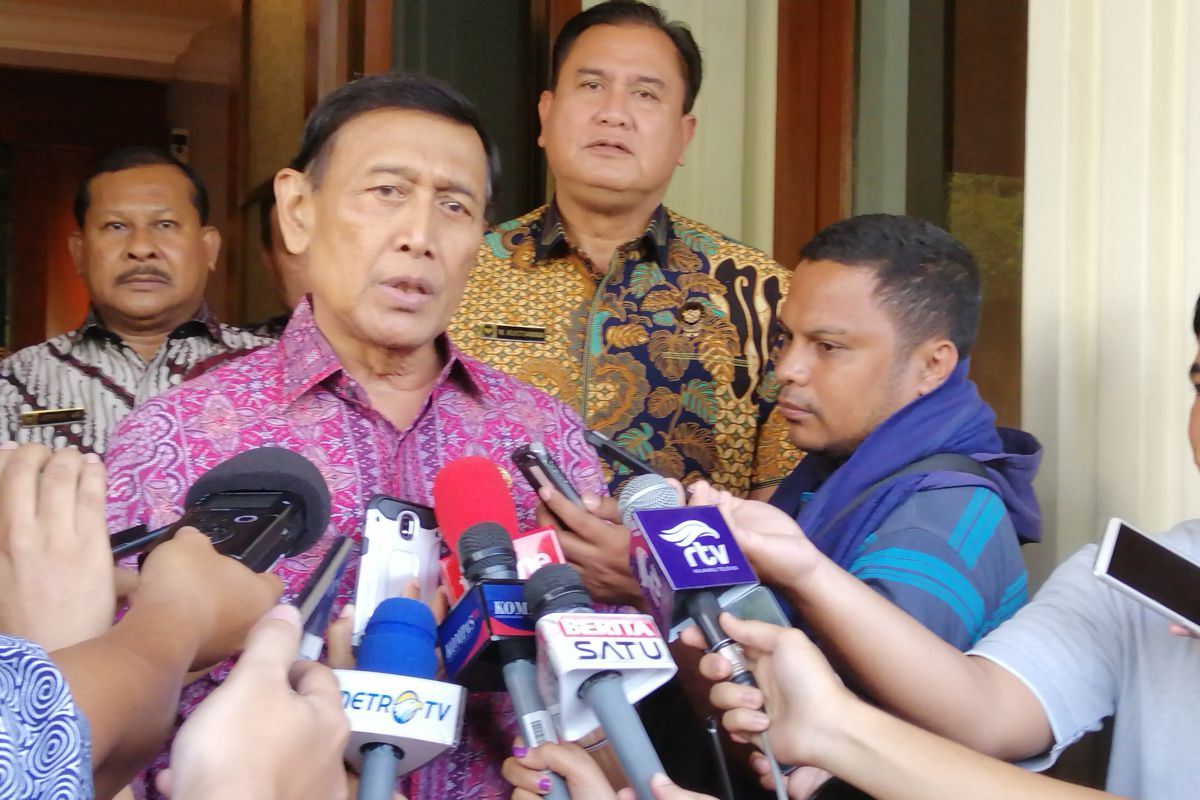 Wiranto menegaskan wacana referendum di Aceh tak relevan