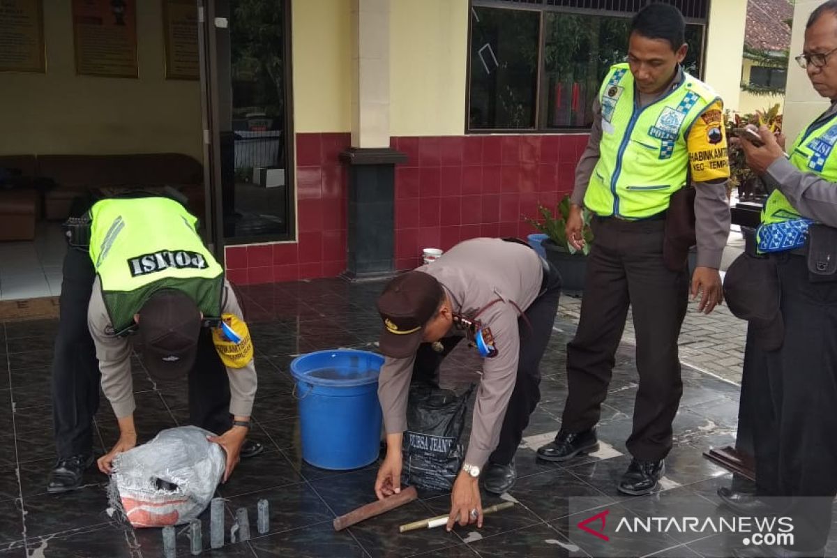 Polisi amankan ratusan petasan di rumah korban ledakan