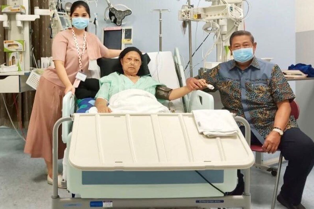 Ani Yudhoyono masih berjuang lawan kanker darah di ICU