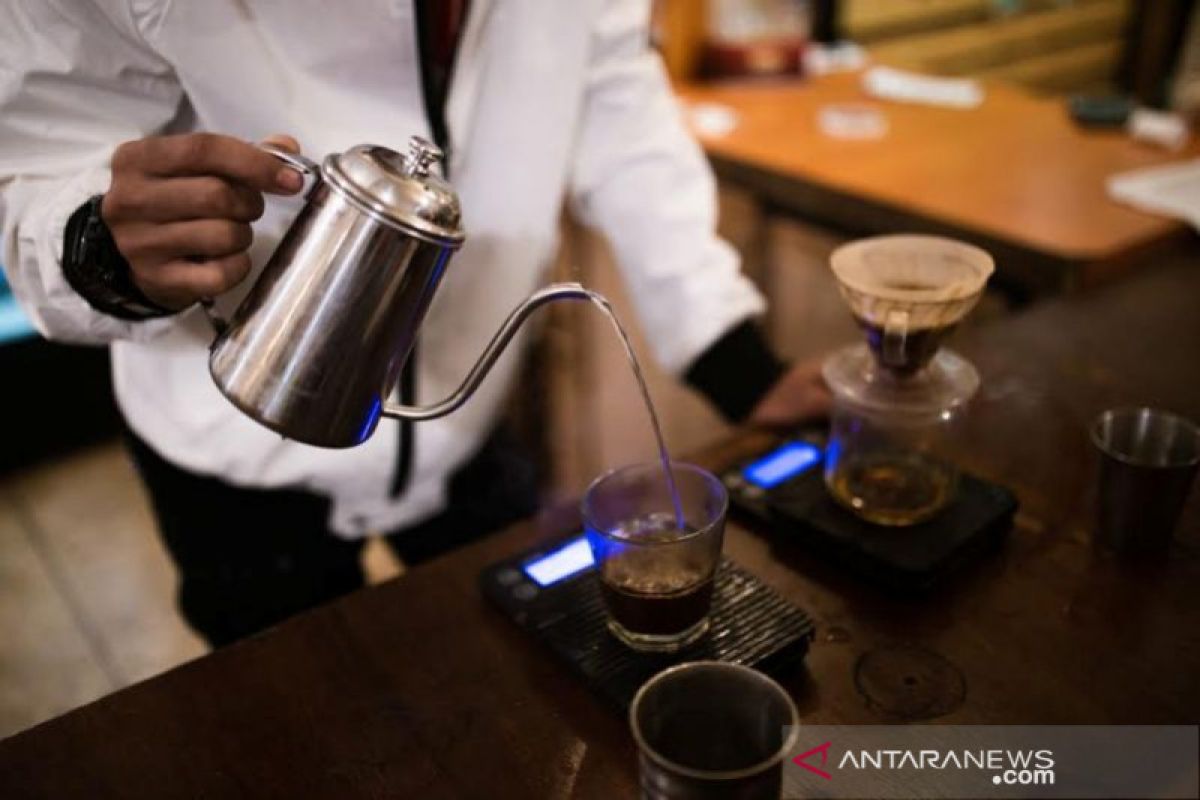 Empat langkah racik kopi tubruk versi kafe