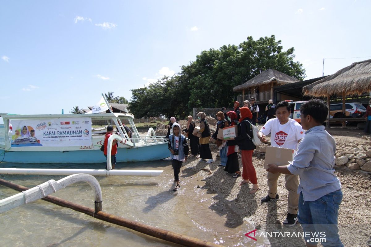 ACT-MRI sebar paket Ramadhan di Gili Gede Lombok Barat