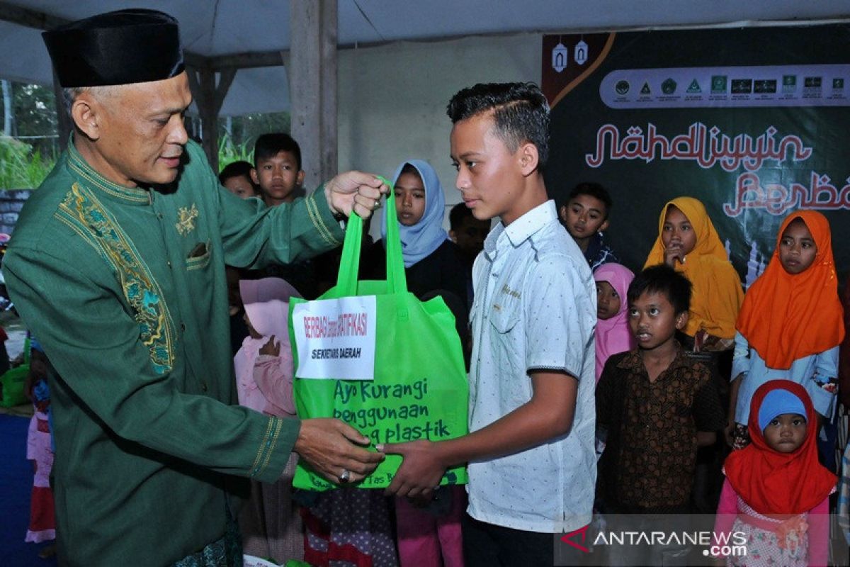 Warga NU Boyolali berikan bingkisan Lebaran kepada anak yatim