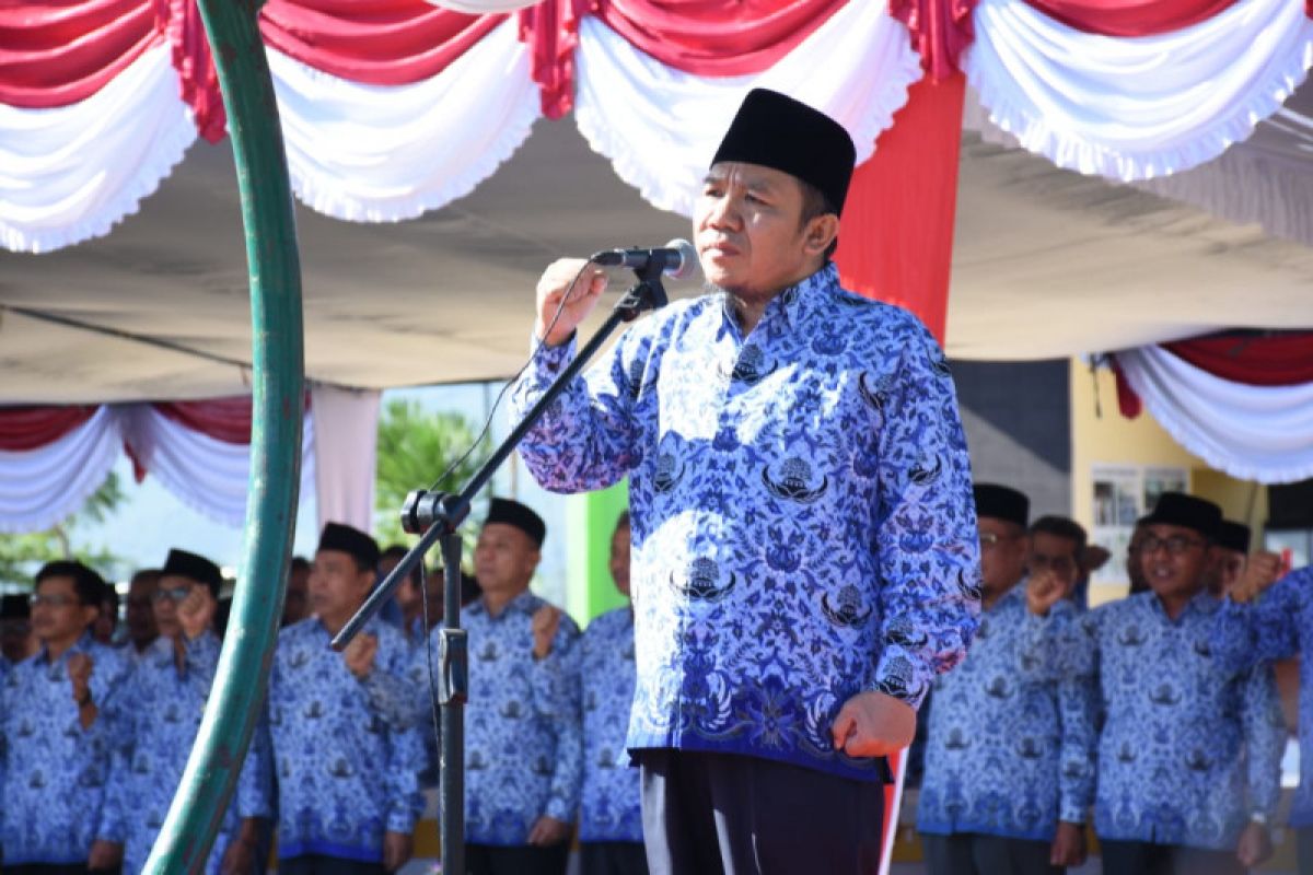 Bupati Lombok Utara semangati peserta Harlah Pancasila dengan memandu mars