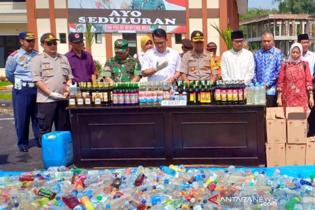 1.128 botol minuman beralkohol dimusnahkan