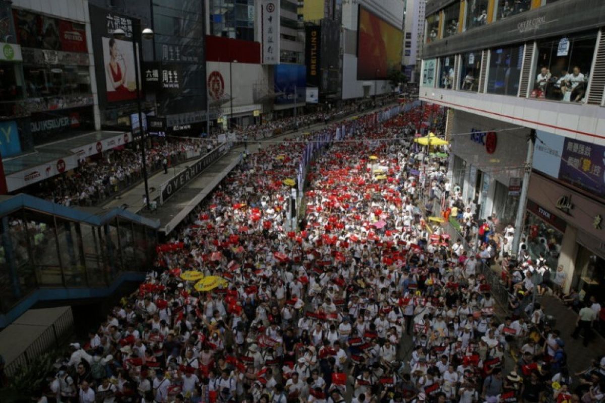 Ratusan ribu orang di Hong Kong demo, protes hukum ekstradisi China