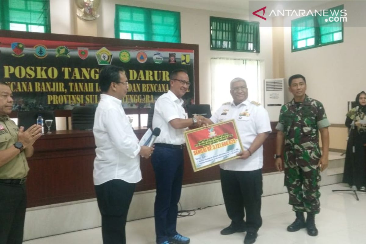 Mensos serahkan bantuan korban banjir Konut dan konflik Buton