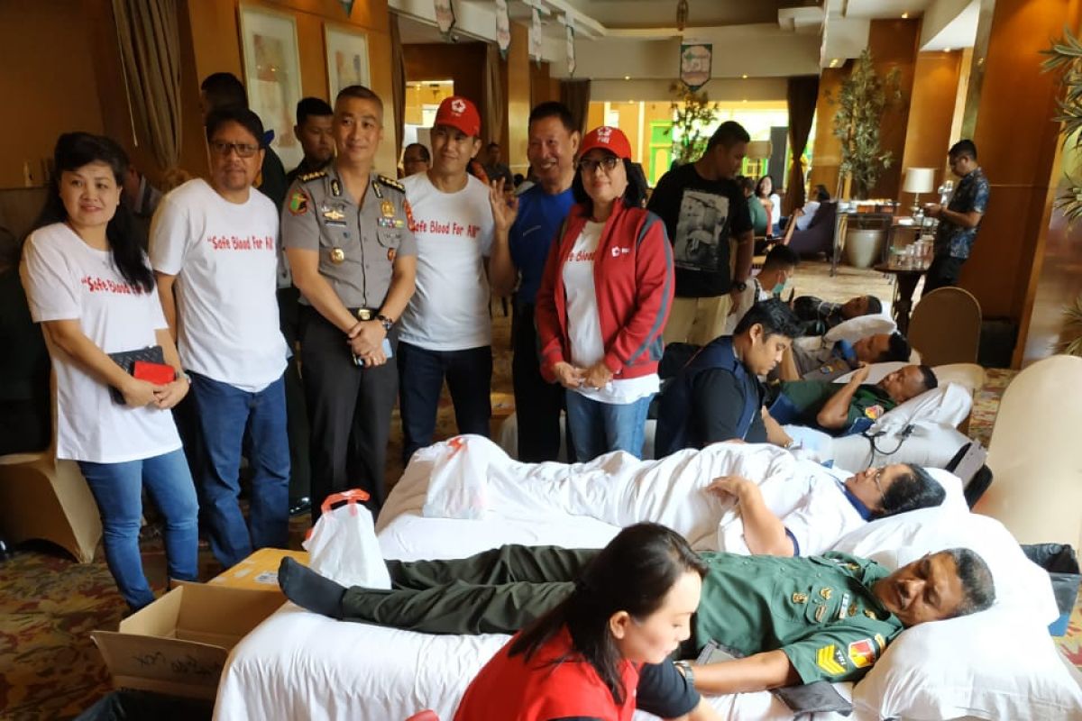 Hari Donor Darah se-dunia 2019 di Manado diwarnai berbagi untuk Kemanusiaan