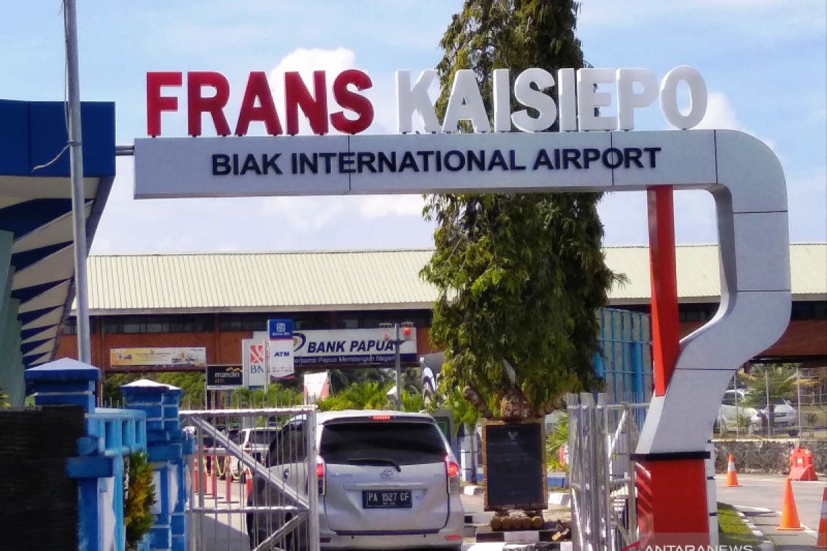 Arus balik Lebaran di Bandara Biak Nunfor masih ramai