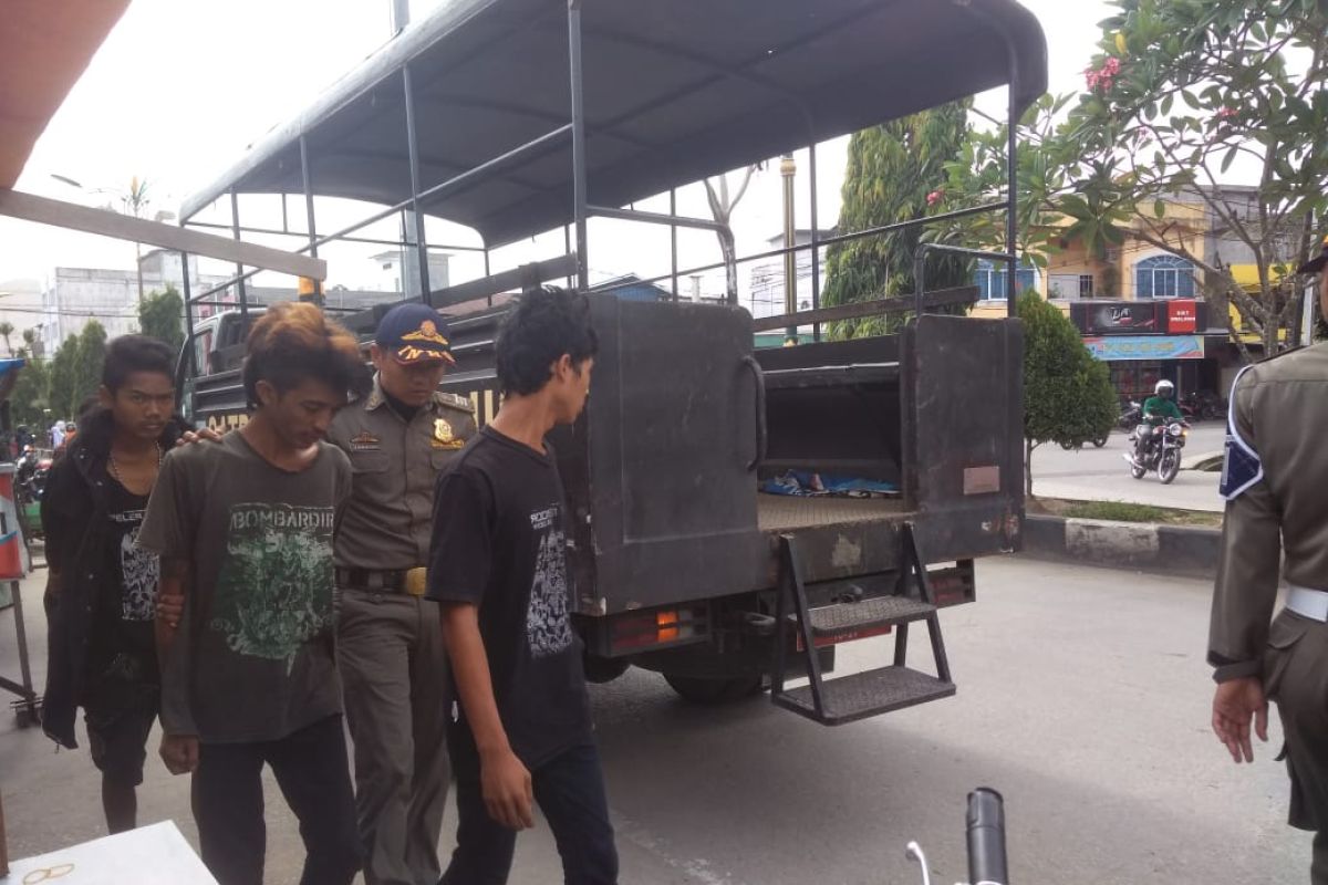 Dinilai meresahkan, 4 anak Punk diamankan Satpol PP Inhil