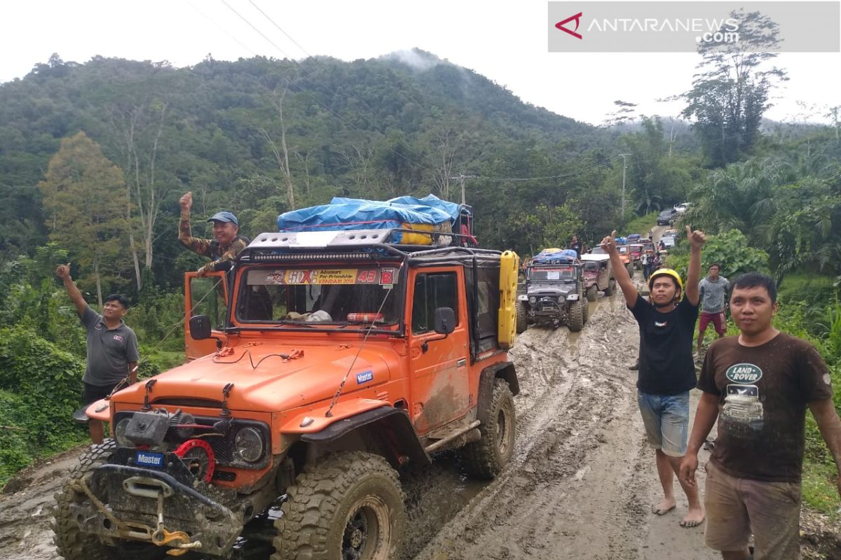 IOF Sultra salurkan bantuan untuk korban banjir Konawe