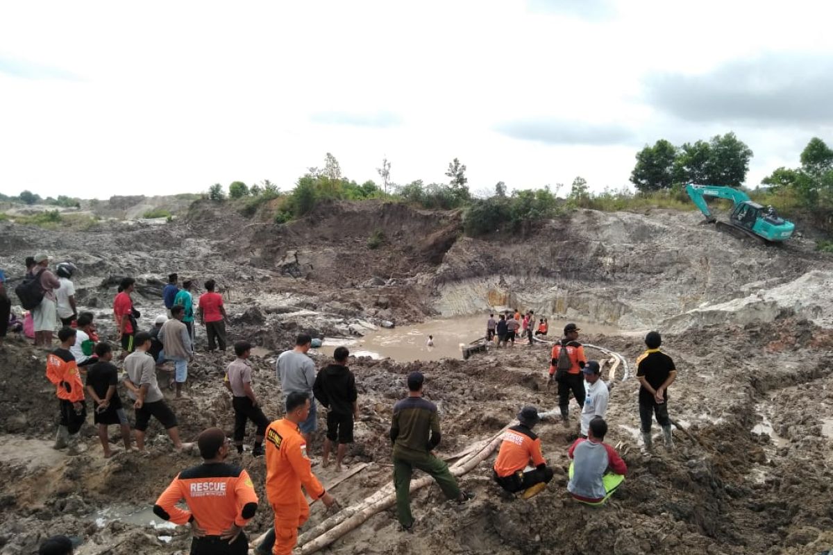 Longsor Bangka Tengah, tim gabungan kesulitan  cari pekerja tertimbun