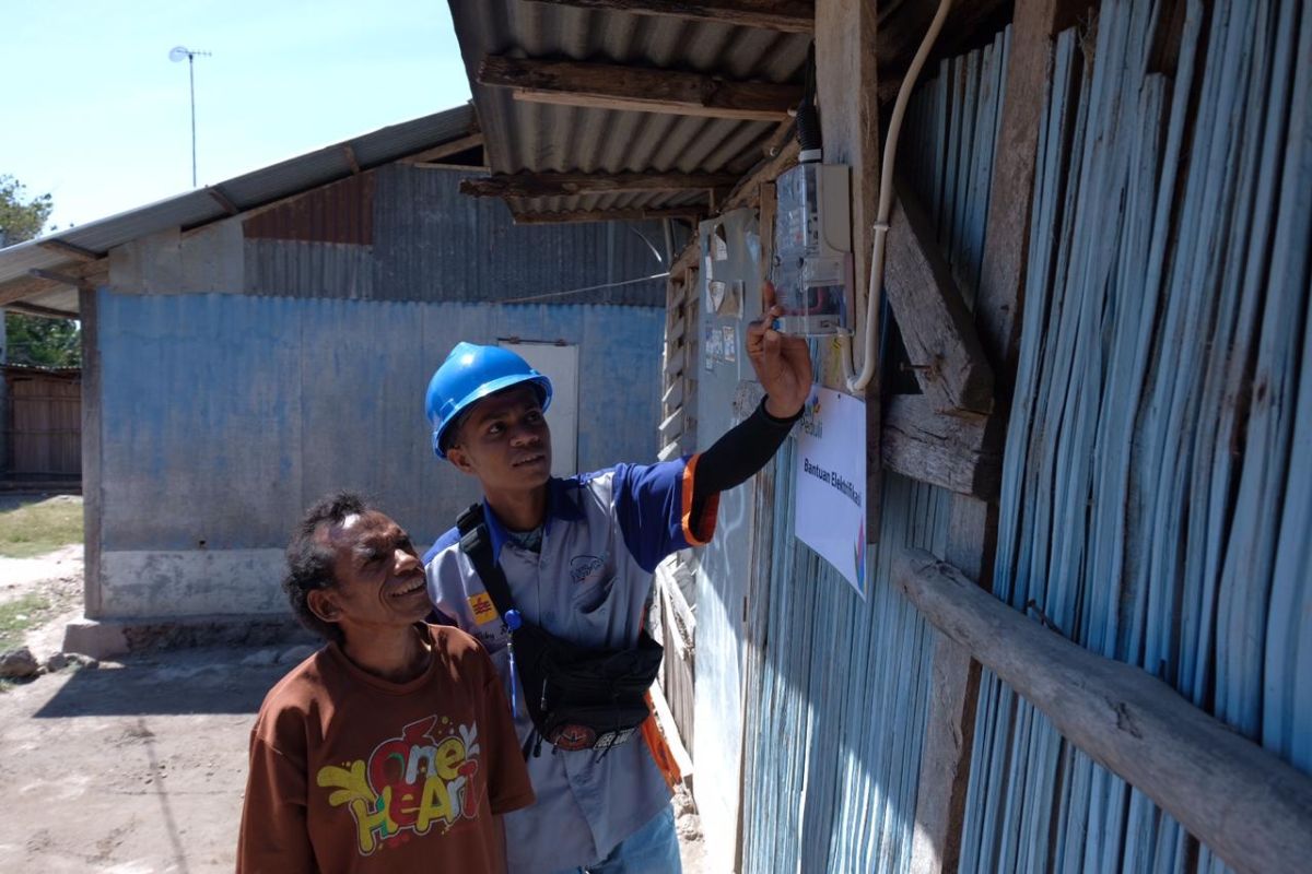 Bantuan listrik gratis untuk 11.000 rumah tangga berhasil dinyalakan